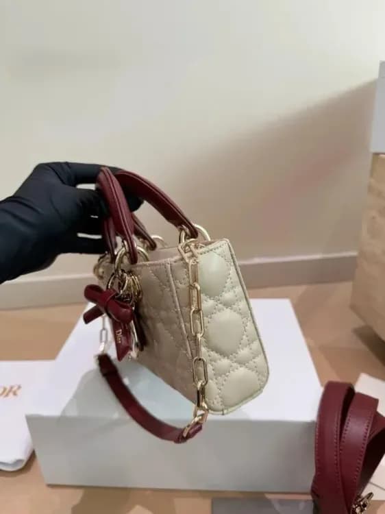 شنطة ليدي ديور دي-جوي 22 سم - 13